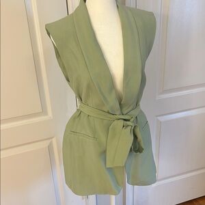 Sleek Green Sleeveless Blazer Vest